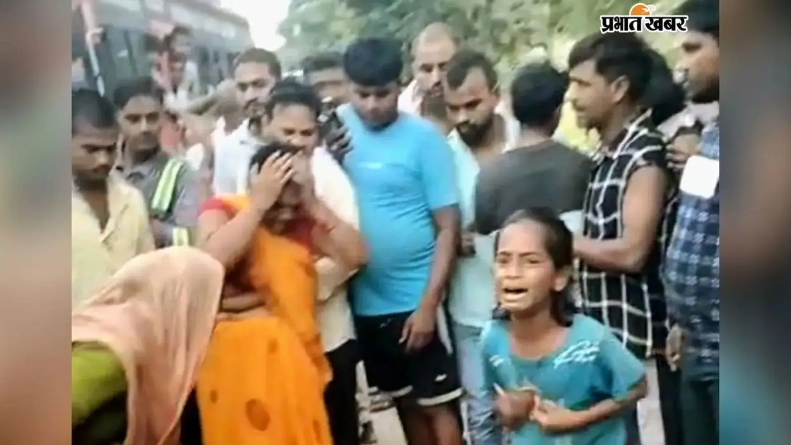 बक्सर : सड़क किनारे खड़े ट्रक में घुसी तेज रफ्तार बाइक, दो युवकों की मौत, आक्रोशित ग्रामीणों ने लगाया जाम