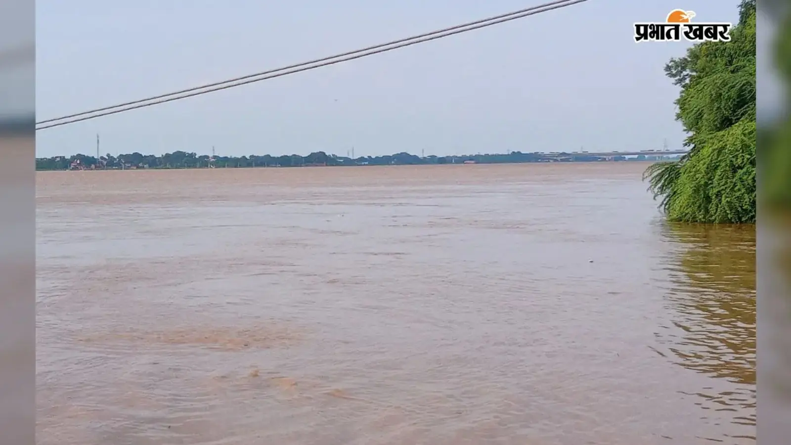 बक्सर में घटने लगी गंगा जी की रफ्तार, 8 घंटे में 8 सेंटीमीटर नीचे आया जलस्तर, तटीय इलाकों में राहत की उम्मीद