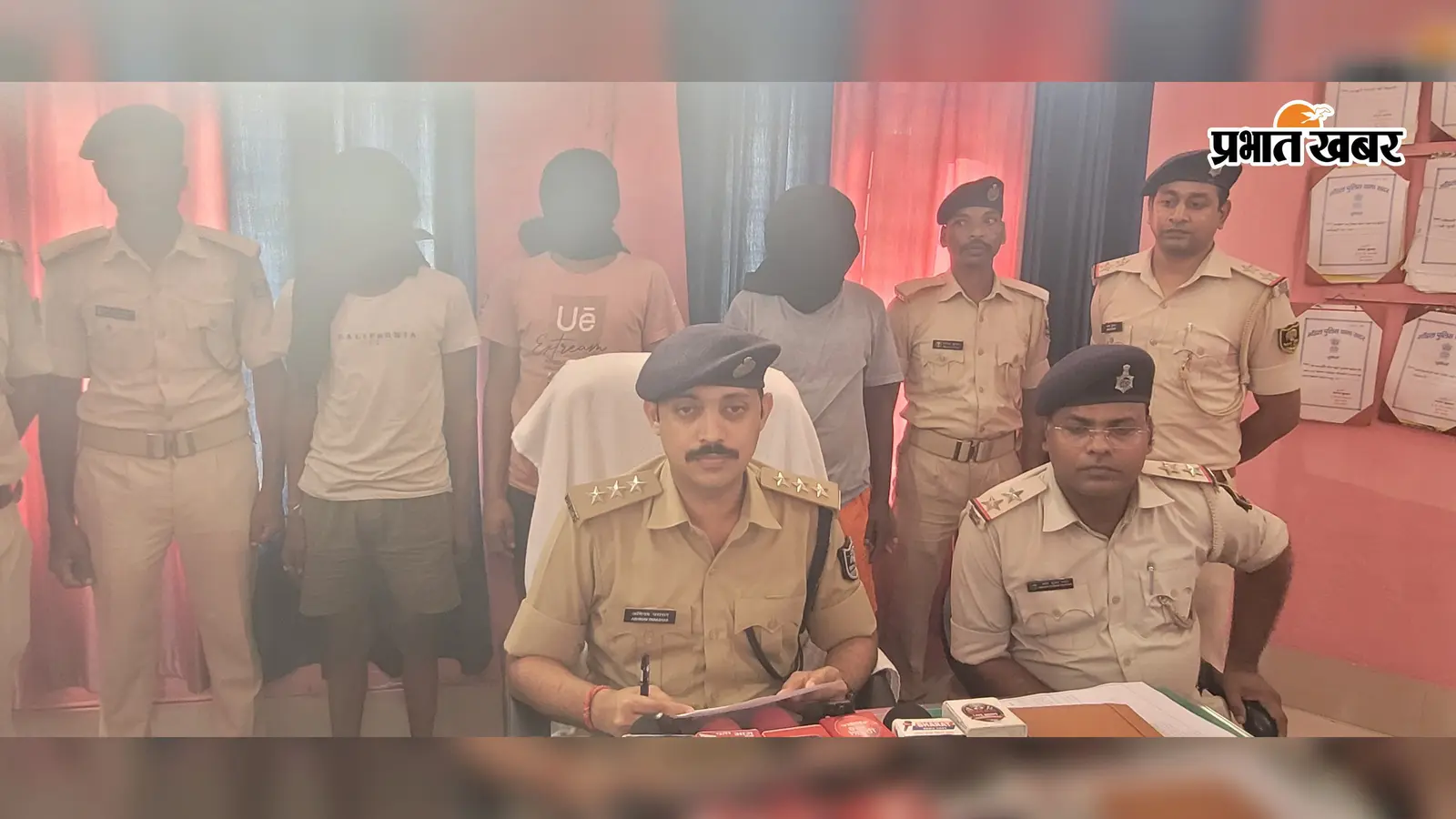 सेब के हाइड्रेशन ड्रिंक की आड़ में 1074.6 लीटर विदेशी शराब बरामद, तीन गिरफ्तार