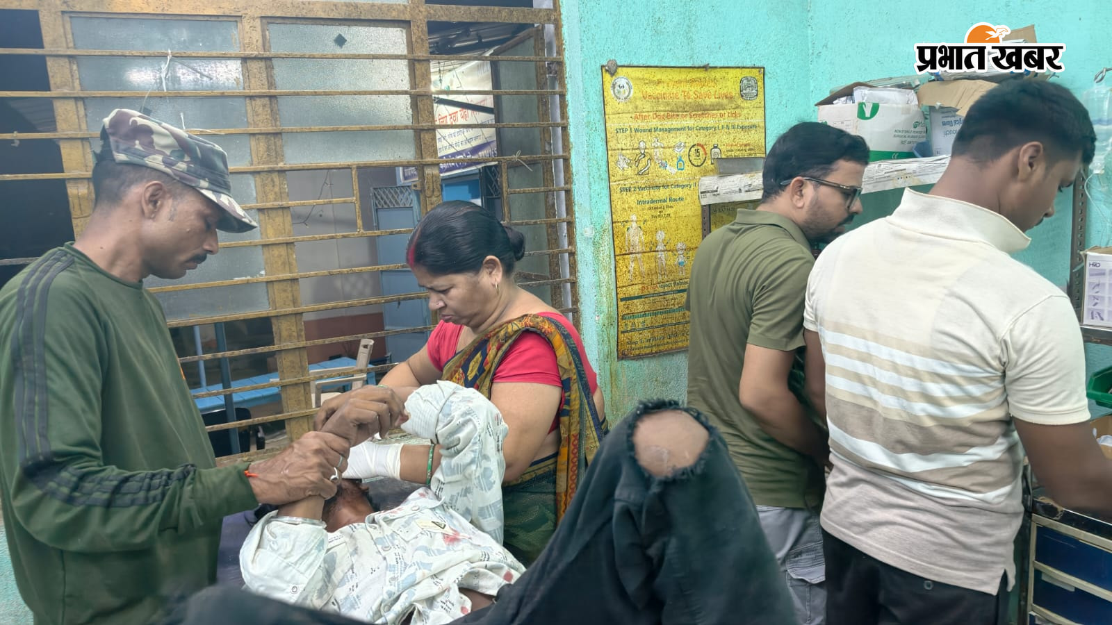 फोटो अस्पताल में घायलों का ईलाज करते चिकित्सक | Prabhat Khabar Network