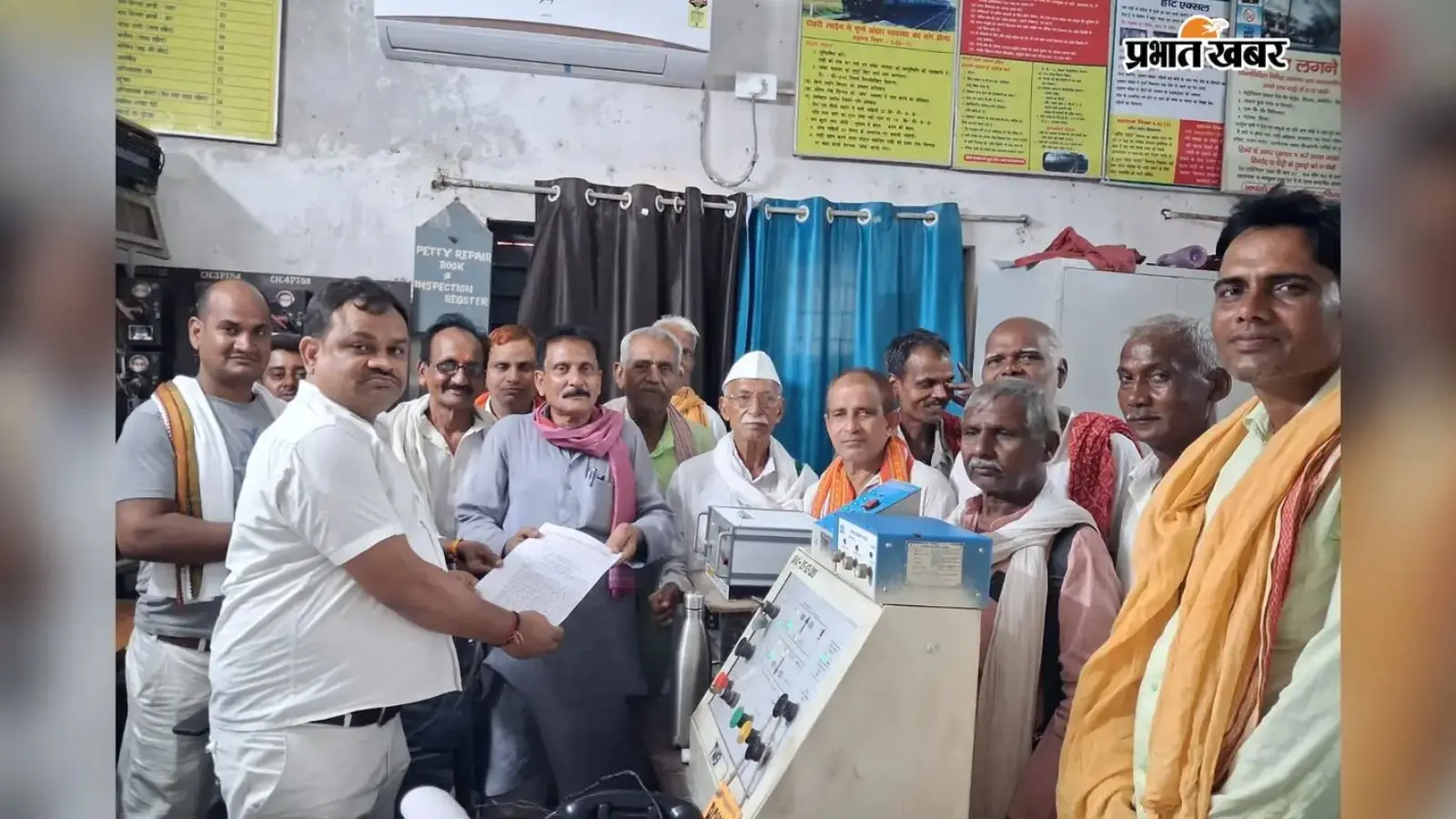 रघुनाथपुर स्टेशन पर एक्सप्रेस ट्रेनों के ठहराव समेत यात्री सुविधाओं की मांग, रेल यात्री कल्याण परिषद ने सौंपा मांगपत्र