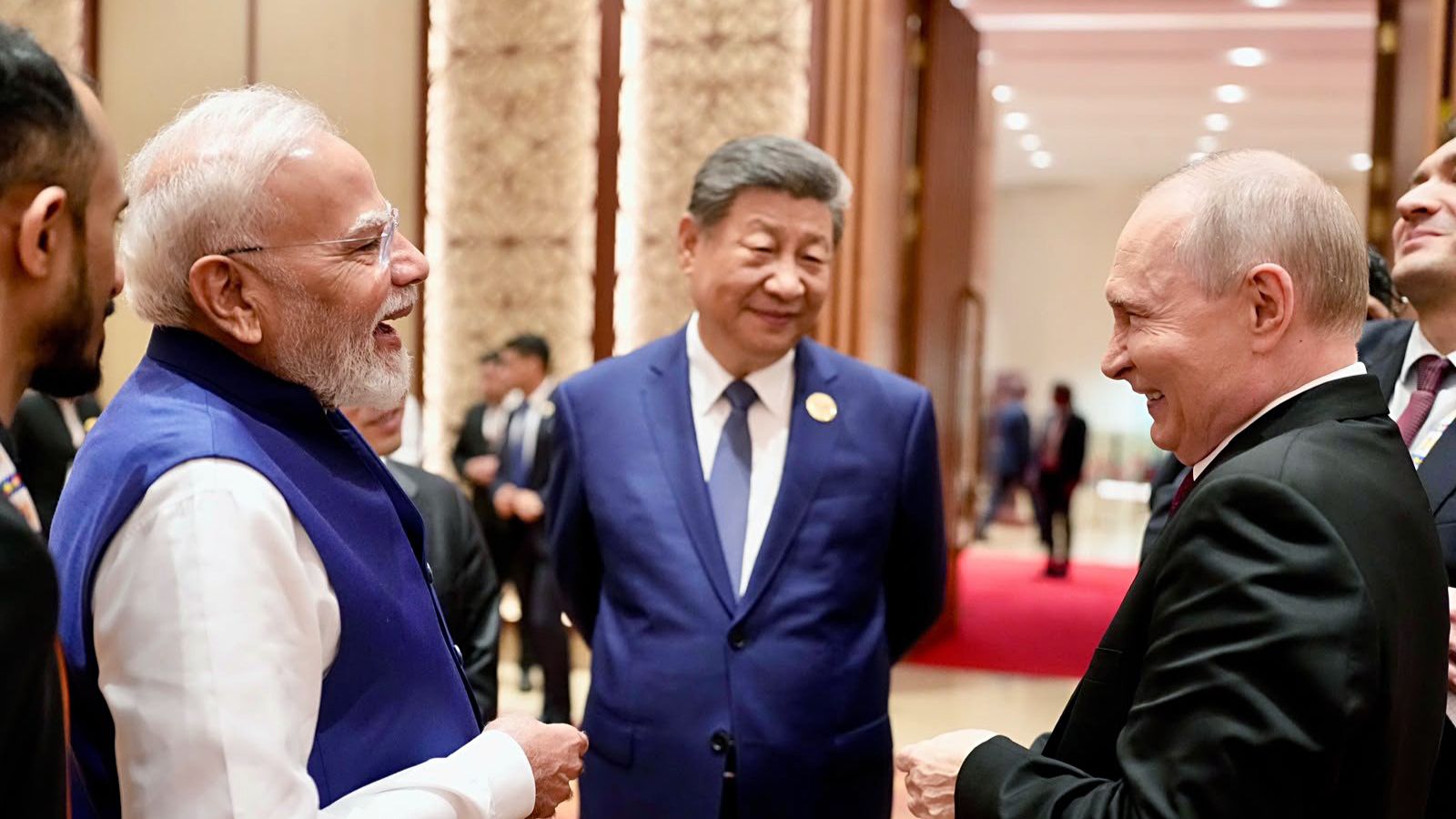 BRICS समिट के दौरान प्रधानमंत्री मोदी, चीन के राष्ट्रपति शी जिनपिंग और रूस के राष्ट्रपति व्लादिमीर पुतिन