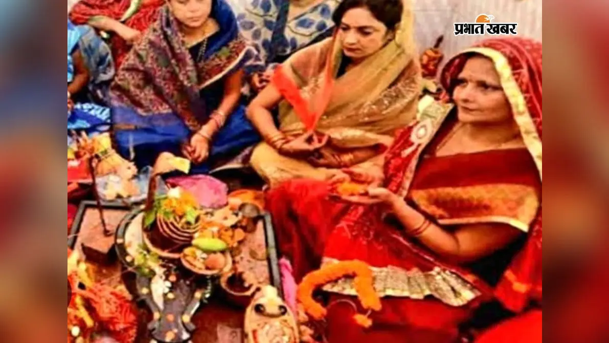 बाढ़ के बीच भी नहीं फीका पड़ा तीज का उत्साह, गोपालपुर में सुहागिनों ने सजायी पूजा की थाली