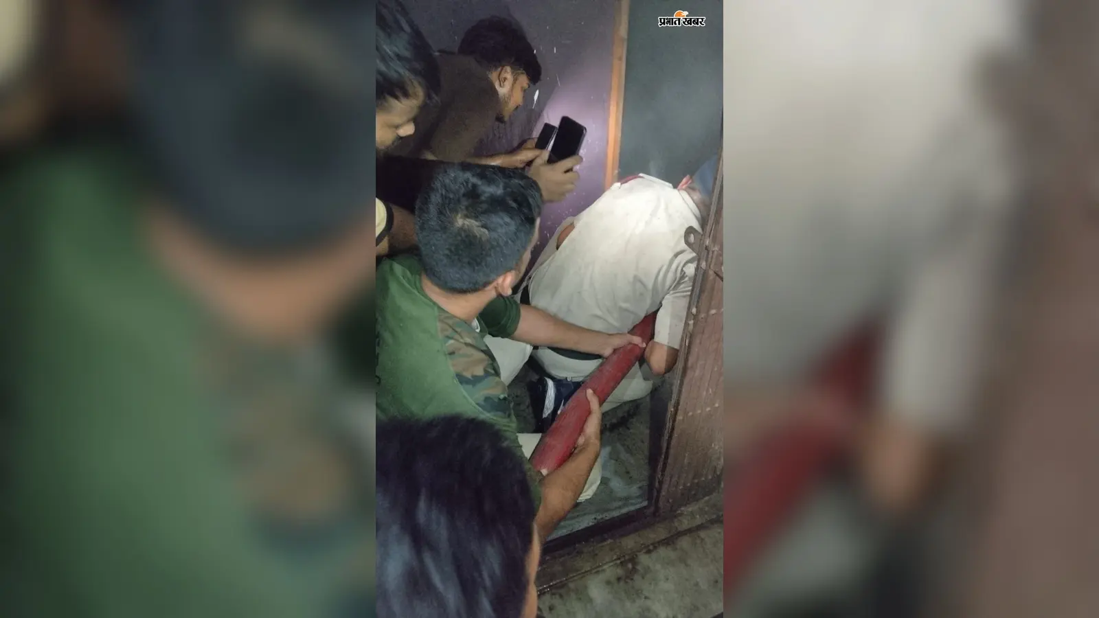 नवादा : कलाली रोड में कपड़े की दुकान में लगी भीषण आग, लाखों रुपये का सामान जल कर राख