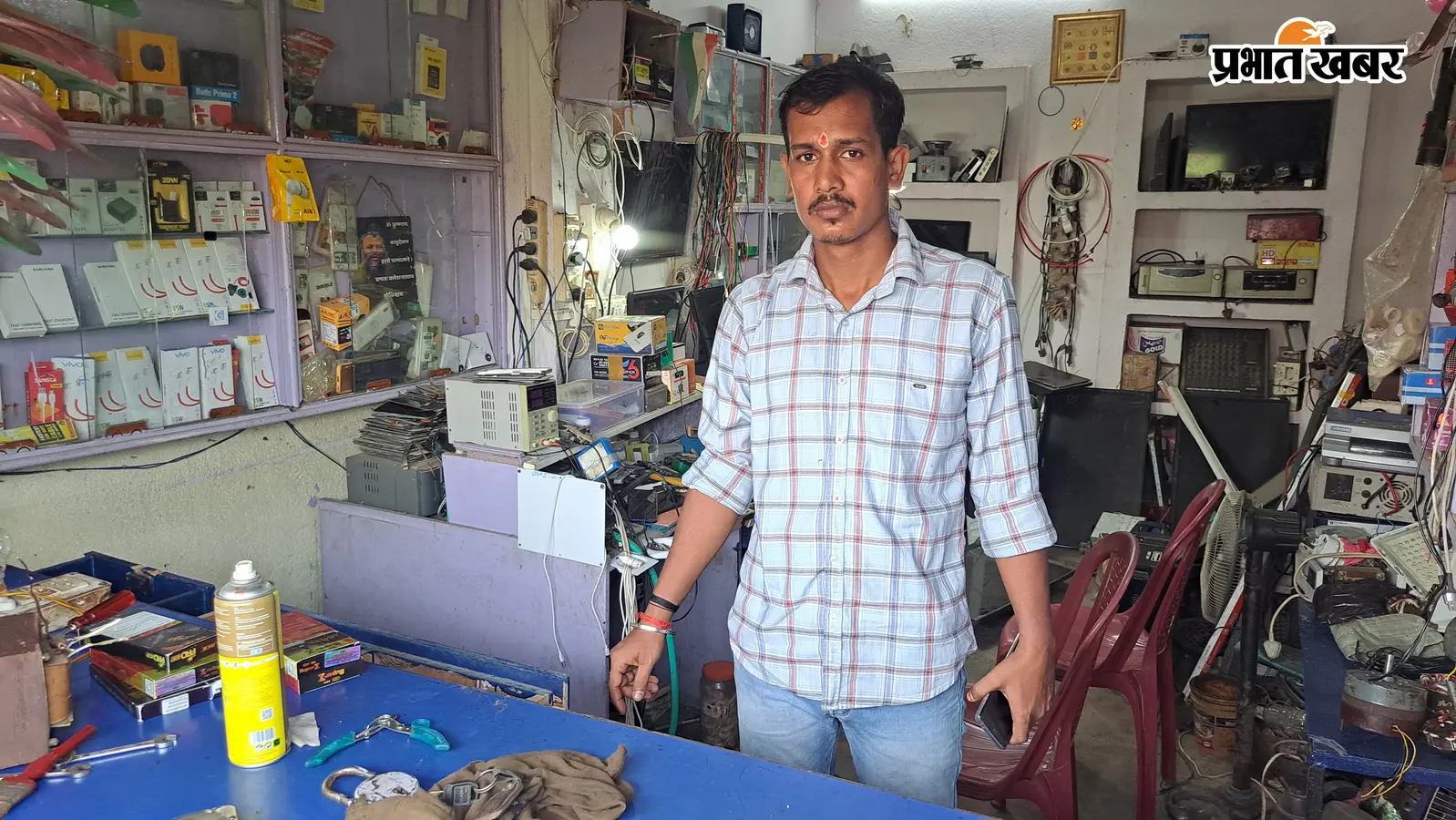 शेखपुरा : अरियरी प्रखंड के देवपुरी में इलेक्ट्रॉनिक दुकान से लाखों की चोरी, 35 हजार नकद भी ले गये चोर