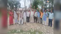 लौरिया में SKG डिस्टिलरी के 160 कर्मचारियों का बकाया नहीं मिला, मजदूरों ने किया प्रदर्शन