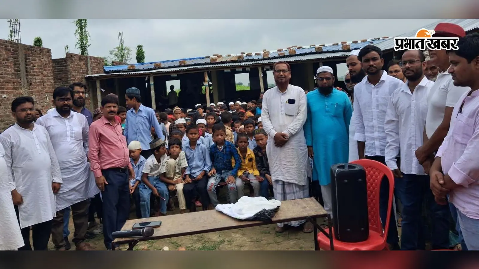 पूर्णिया के डगरुआ में शिक्षा जागरूकता अभियान: इकरा एकेडमी में बच्चों को बंटी पाठ्य सामग्री, प्रबुद्धजनों ने दिए सफलता के सूत्र