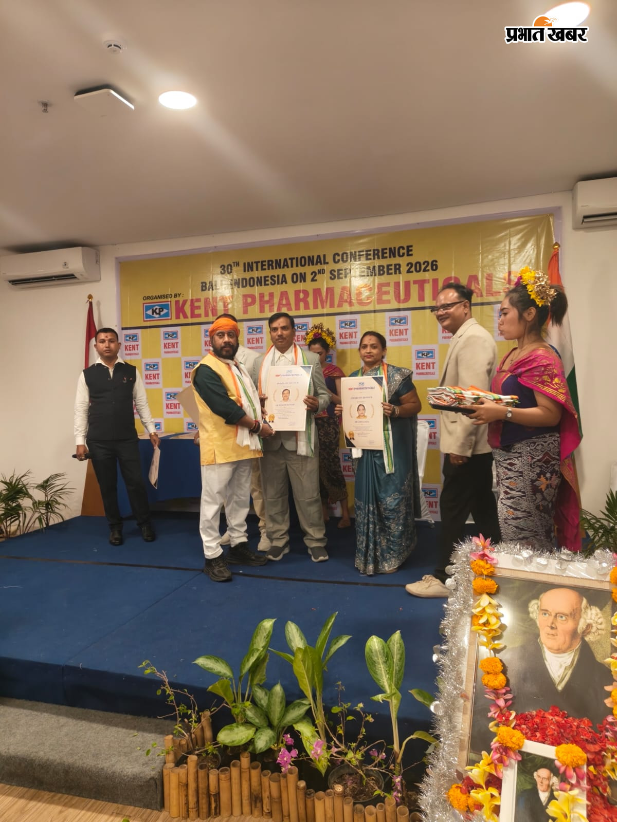 वेस्ट डॉक्टर अवार्ड से सम्मानित होमियोपैथी चिकित्सक दम्पति | Prabhat Khabar Network