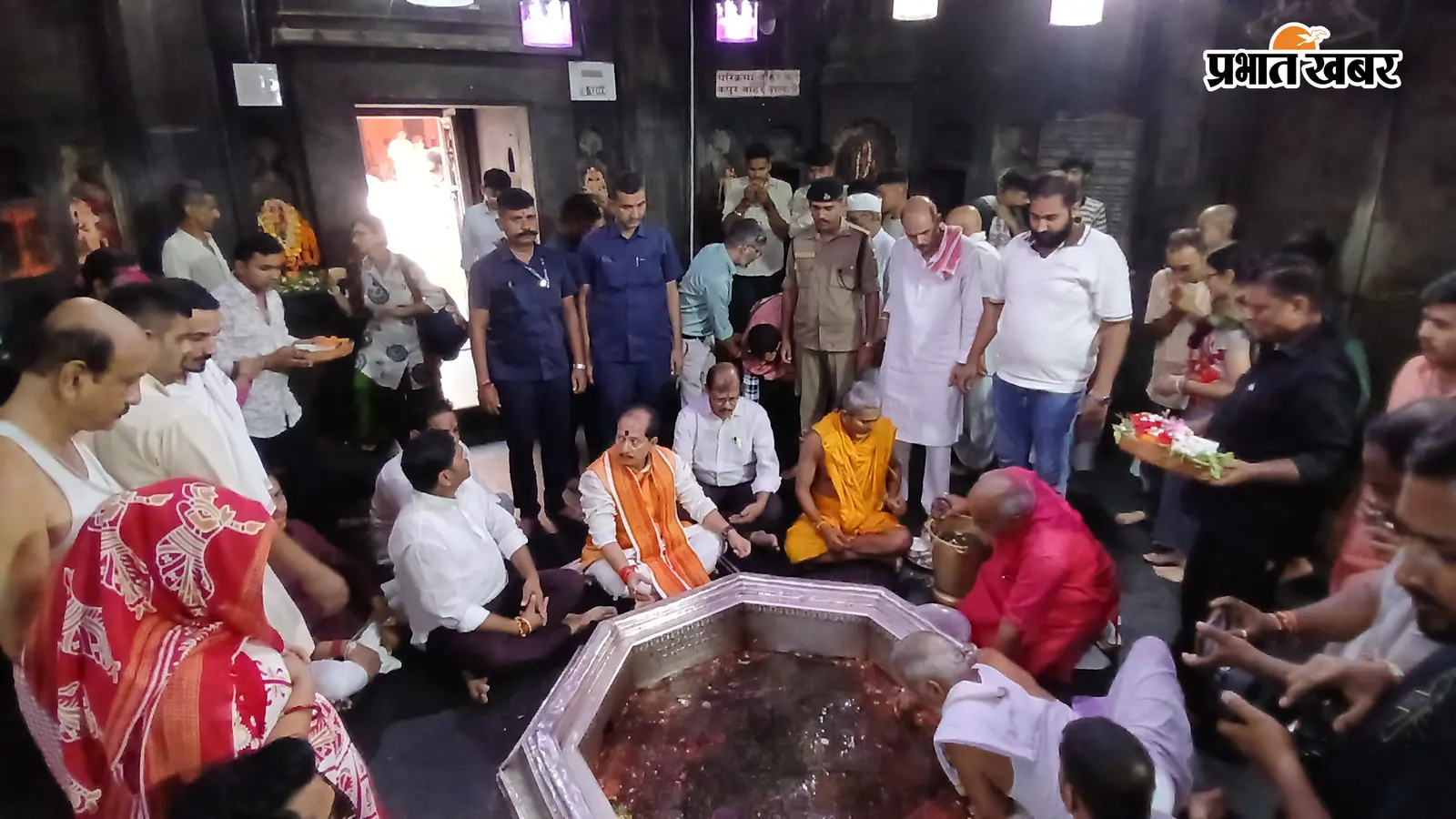 गयाजी में पितृपक्ष मेला की तैयारी तेज. प्रभारी मंत्री विजय कुमार सिन्हा ने विष्णुपद मंदिर में पूजा कर लिया व्यवस्थाओं का जायजा