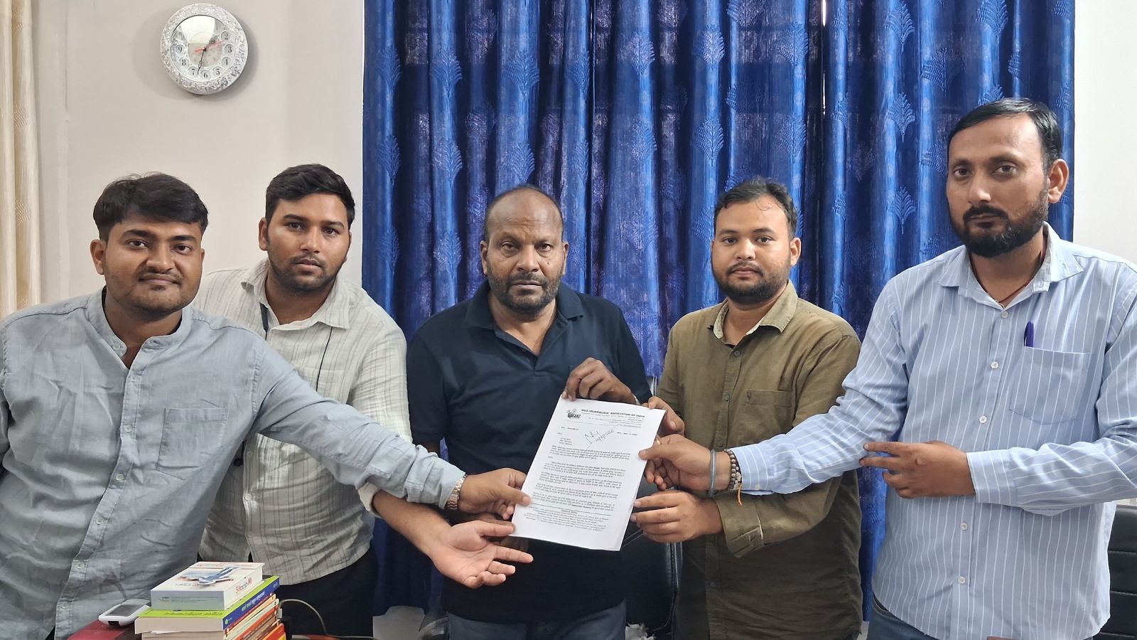 सहरसा विधायक को सौंपा ज्ञापन