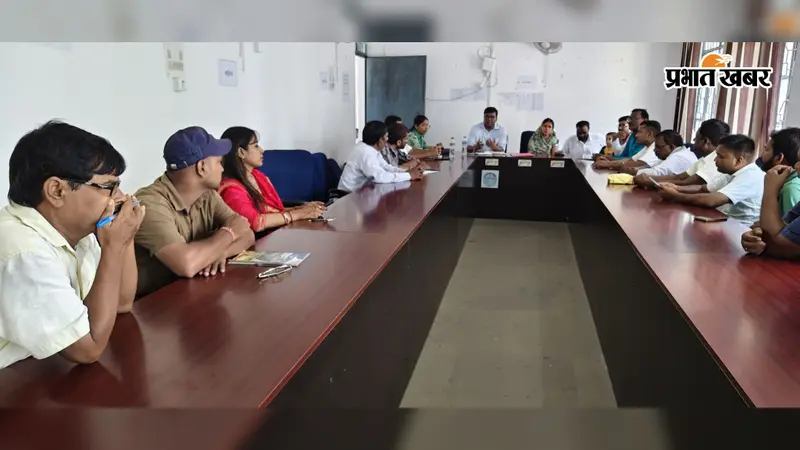मनसाही में बाढ़ पीड़ितों की गूंजी आवाज! मुखियाओं ने रखी सामुदायिक किचन और मेडिकल सुविधा की मांग