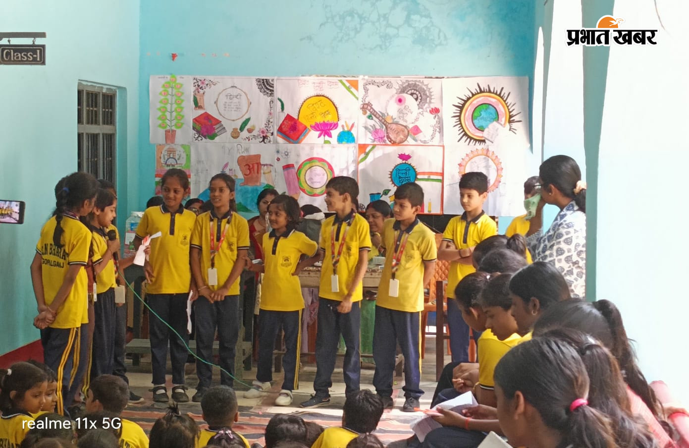 फोटो:- हिंदी दिवस पर गाना गाते स्कूल के बच्चे फोटो:- हिंदी दिवस पर ड्राविंग दिखाते स्कूली बच्चे | Prabhat Khabar Network