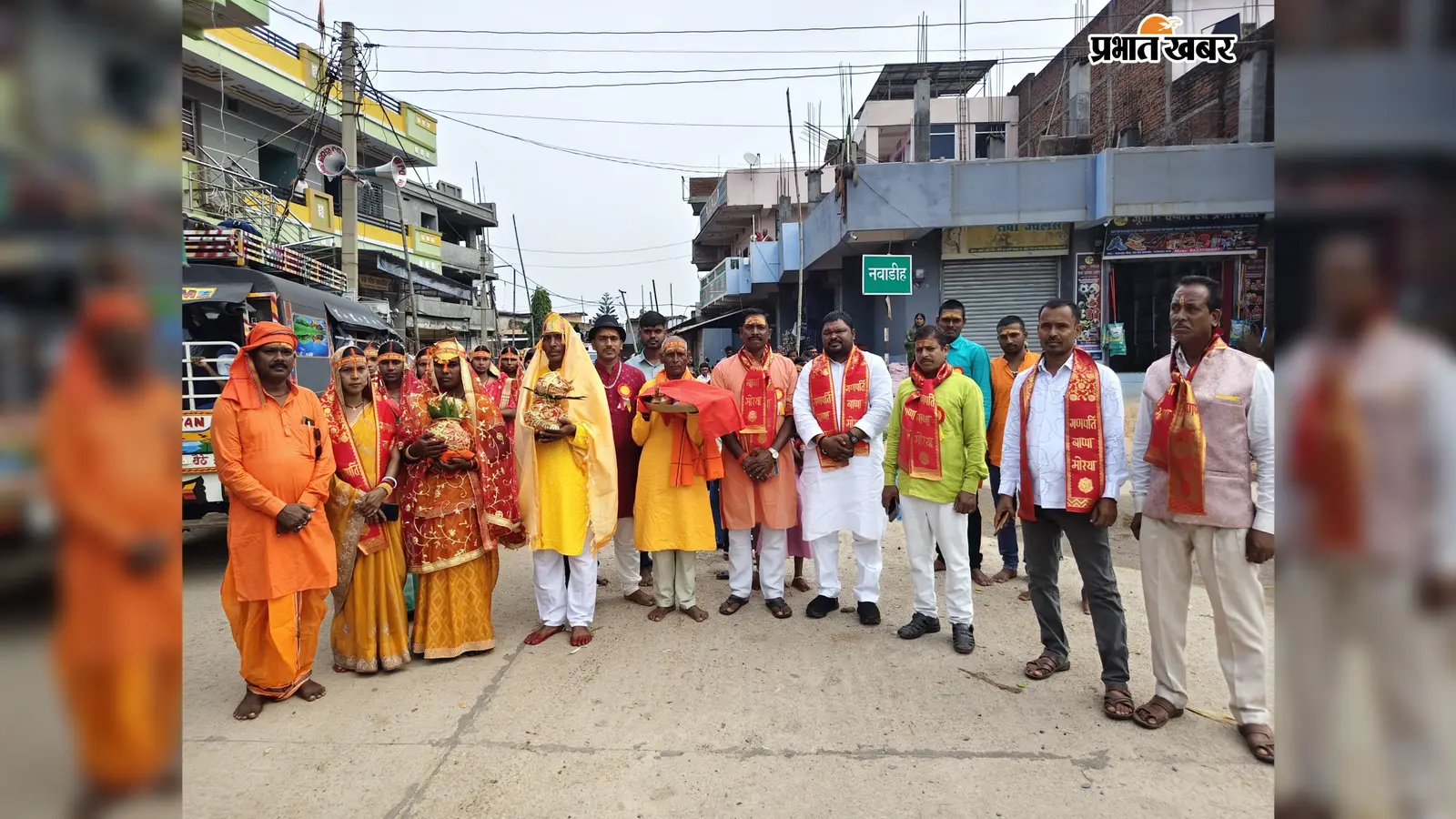 गणेश पूजा में इस बार भी उमड़ा उत्साह, डेढ़ किमी दूर नदी से जल लेकर निकली भव्य कलश यात्रा