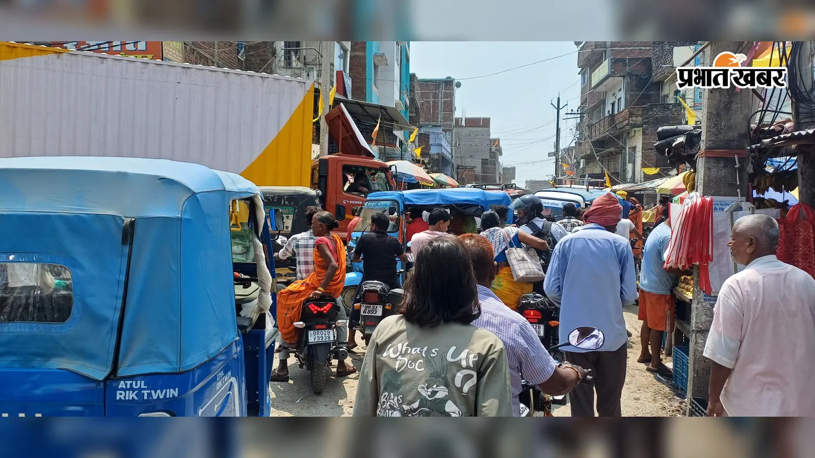 गया जी : गुरारू बाजार की सड़कों पर 10 फीट तक अतिक्रमण, आए दिन लग रहा जाम; सीओ बोले- होगी कार्रवाई