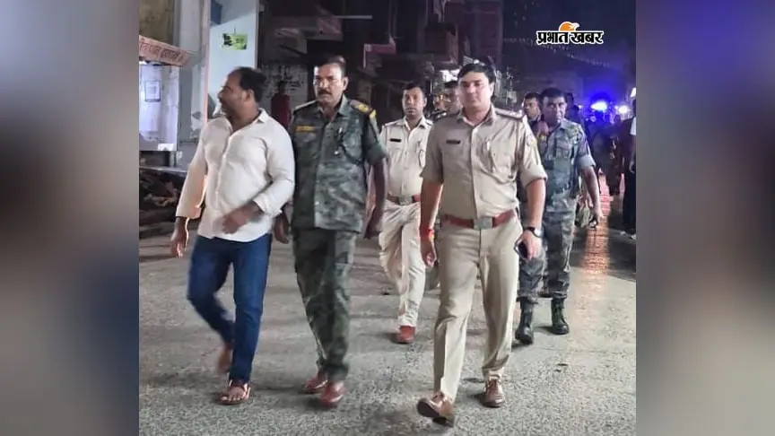 गणेश चतुर्थी को लेकर जयनगर में पुलिस ने निकाला फ्लैग मार्च