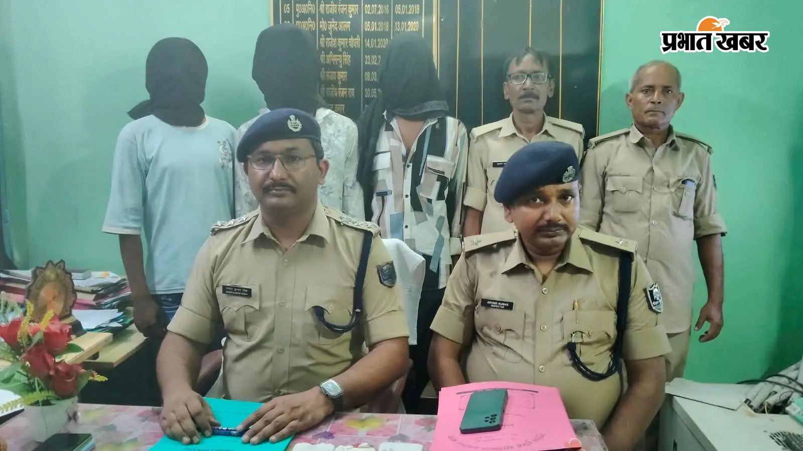बक्सर में ट्रक चालक से 20 हजार रुपये और मोबाइल की लूट, चार घंटे में तीन अपराधी गिरफ्तार
