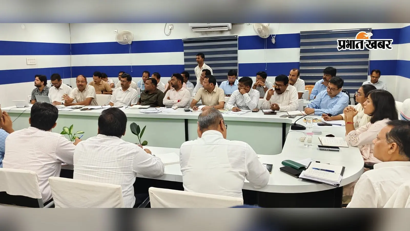 नालंदा डीएम की समीक्षा बैठक, पुलिस से समन्वय कर लंबित मामलों के समाधान पर जोर