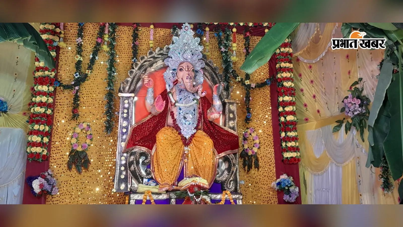 गया जी : गुरारू में गणेश पूजा पंडाल का एसडीएम ने किया निरीक्षण, भगवान गणेश के दर्शन कर की पूजा-अर्चना