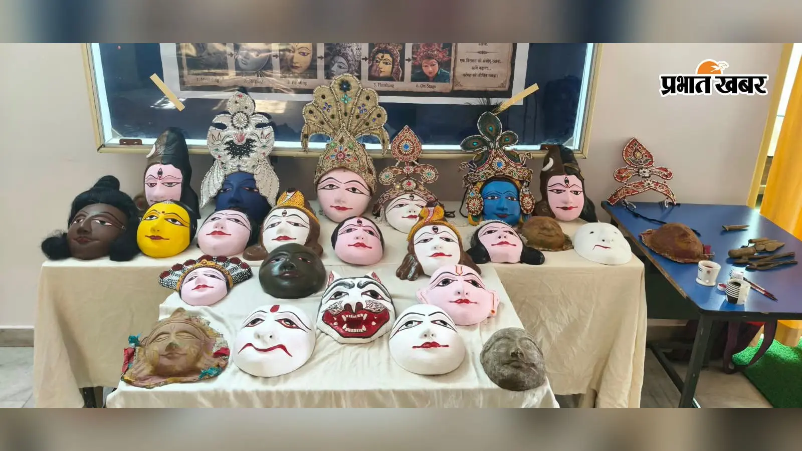 सरायकेला छऊ मुखौटा निर्माण का प्रदर्शन, पारंपरिक तकनीकों की दी जानकारी