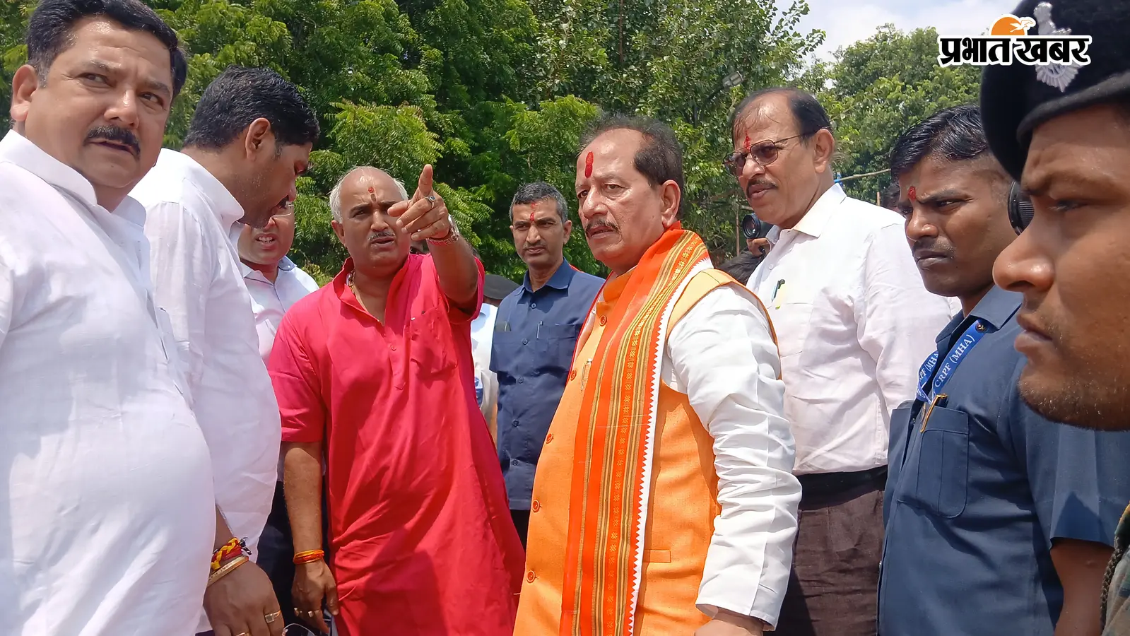 विष्णुपद मंदिर में पूजा के बाद पितृपक्ष की तैयारियां देखने निकले मंत्री विजय सिन्हा, बोले- श्रद्धालुओं की सुविधा में कमी नहीं हो