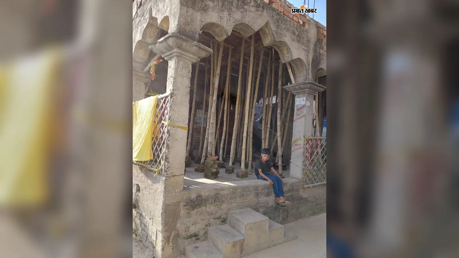 सार्वजनिक कुआं भरकर मंदिर निर्माण का आरोप, सरकारी जमीन को लेकर विवाद