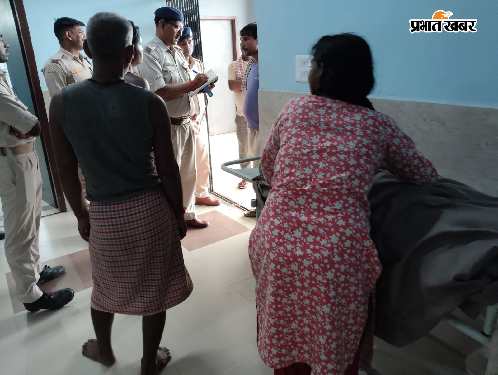 रोते-बिलखते परिजन,जांच में जुटी पुलिस। | Prabhat Khabar Network