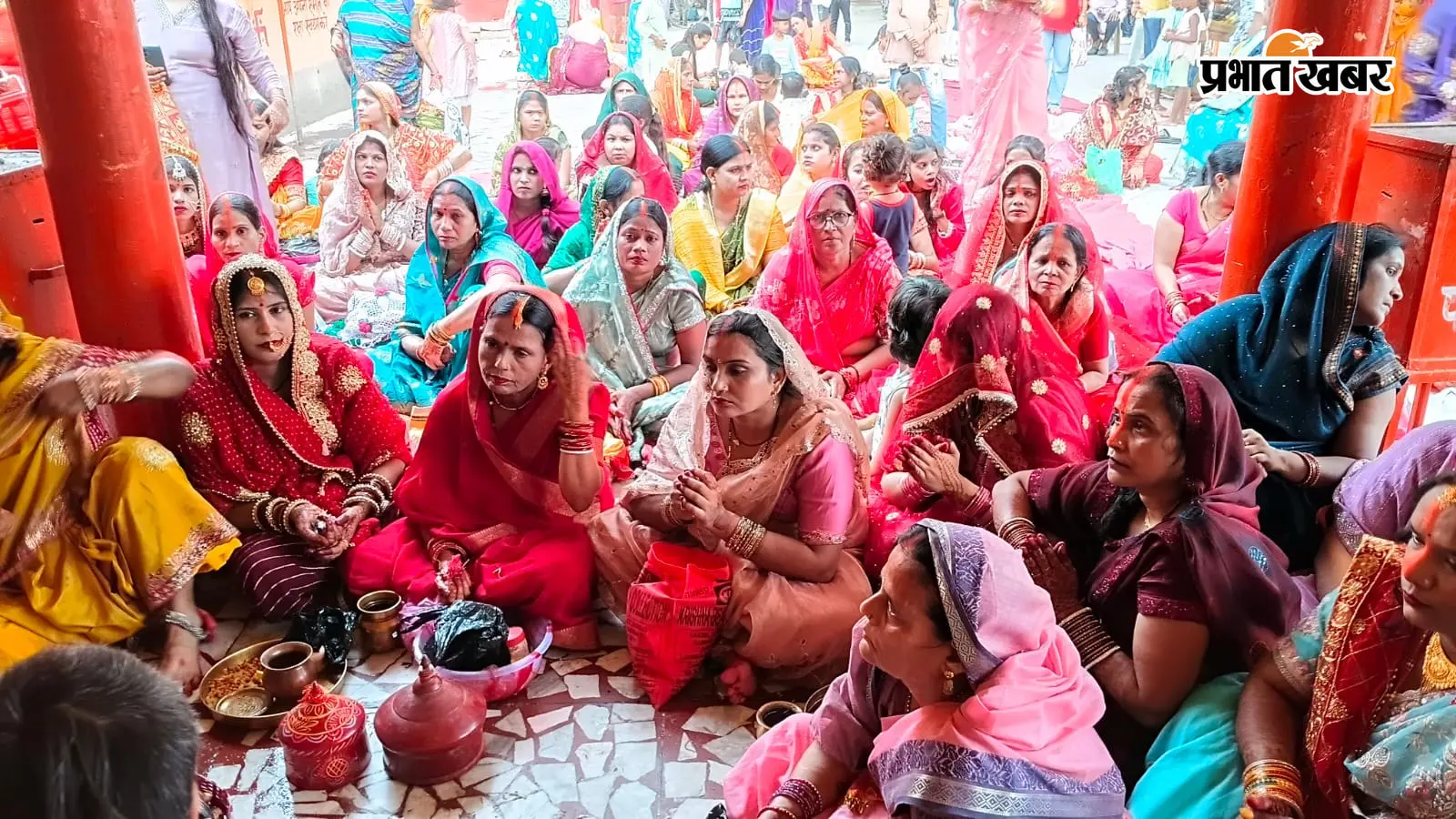 सीवान में हरतालिका तीज पर मंदिरों में उमड़ी सुहागिनों की भीड़, भक्ति गीतों से गूंजे मोहल्ले