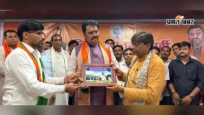प्रदेश अध्यक्ष संजय सरावगी को भेंट की भारीडीह शिव मंदिर की तस्वीर, पर्यटन स्थल बनाने की मांग