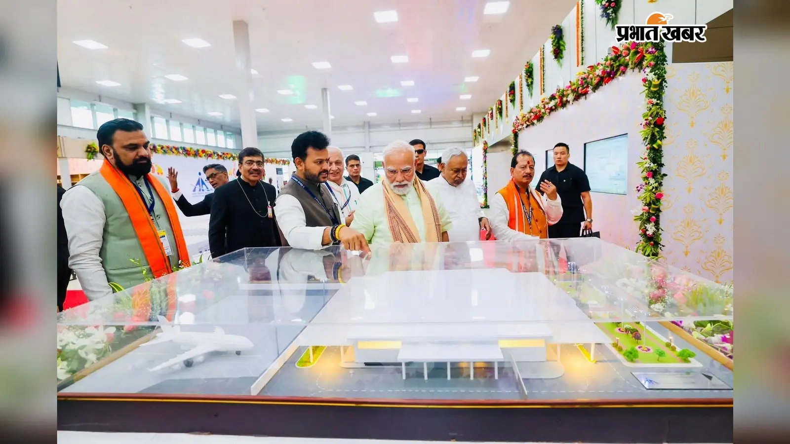14 पूर्णिया 4-15 सितंबर को पूर्णिया एयरपोर्ट के उद्घाटन के बाद लेआउट देखते प्रधानमंत्री नरेंद्र मोदी (फाइल फोटो) | Prabhat Khabar Network