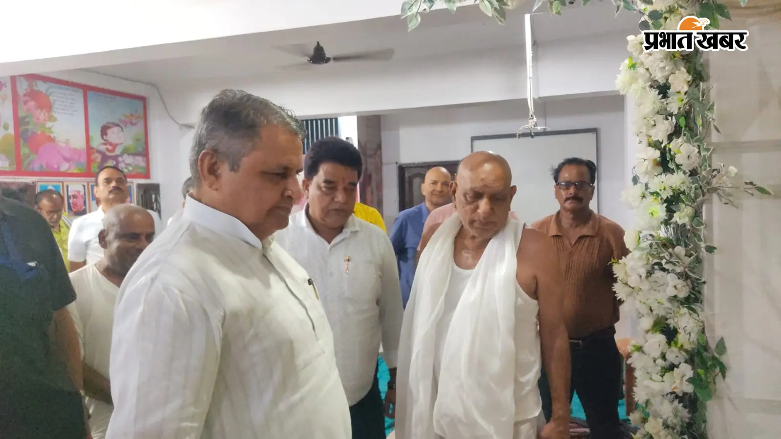 पूर्व मुख्य पार्षद के पिता के निधन पर पहुंचे डिप्टी सीएम, परिजनों से मिलकर जतायी संवेदना