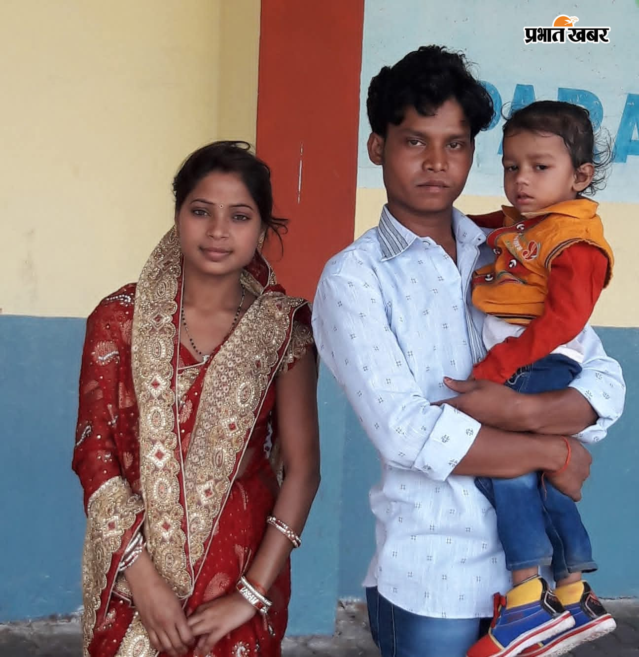परसाटांड़ गांव पहुंचे विधायक जयराम महतो, मृतक पति-पत्नी व बच्चे की फाइल फोटो. | Prabhat Khabar Network