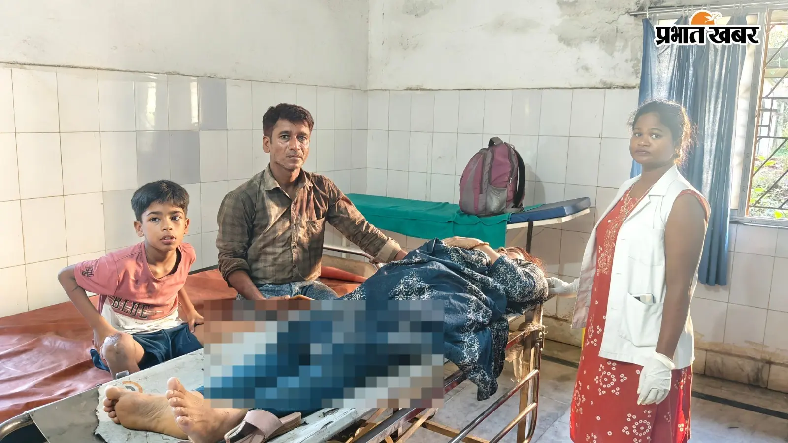 ब्रेकर के पास अनियंत्रित हुई बाइक, एक ही परिवार के तीन सदस्य घायल