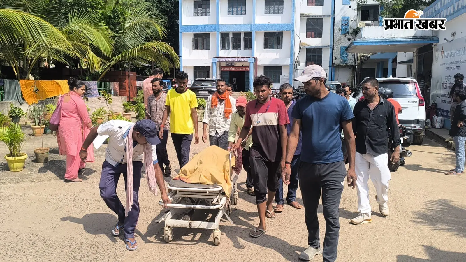 दुर्गा पूजा की तैयारी के बीच बड़ा हादसा, मंदिर से गिरकर 70 वर्षीय मूर्तिकार की मौत