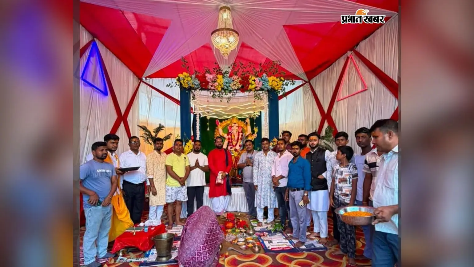 परसाबाद रेलवे स्टेशन रोड में गणेश पूजा, नवयुवकों ने की पूजा-अर्चना
