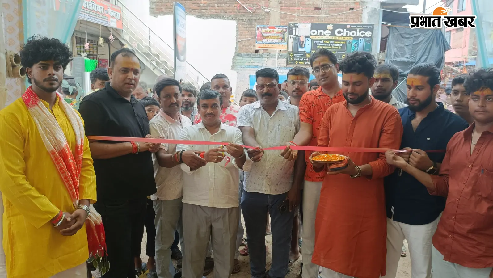 हरिहरगंज में गणेशोत्सव की धूम, जानू चौधरी ने किया पूजा पंडाल का उद्घाटन