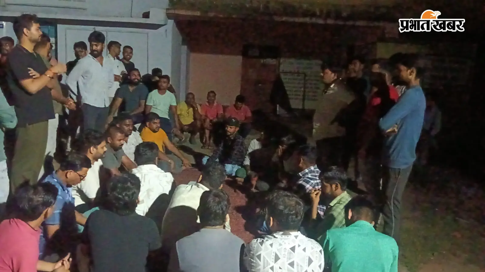 बेंगाबाद बाजार में मनमाने सफाई शुल्क के विरोध में दुकानदार एकजुट, 50 रुपये मासिक देने का फैसला