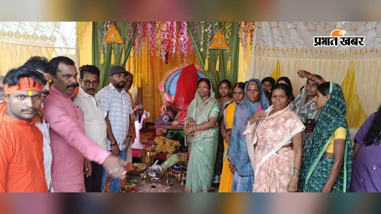 बुकना गांव में गणेश पूजा शुरू, मुखिया ने किया उदघाटन