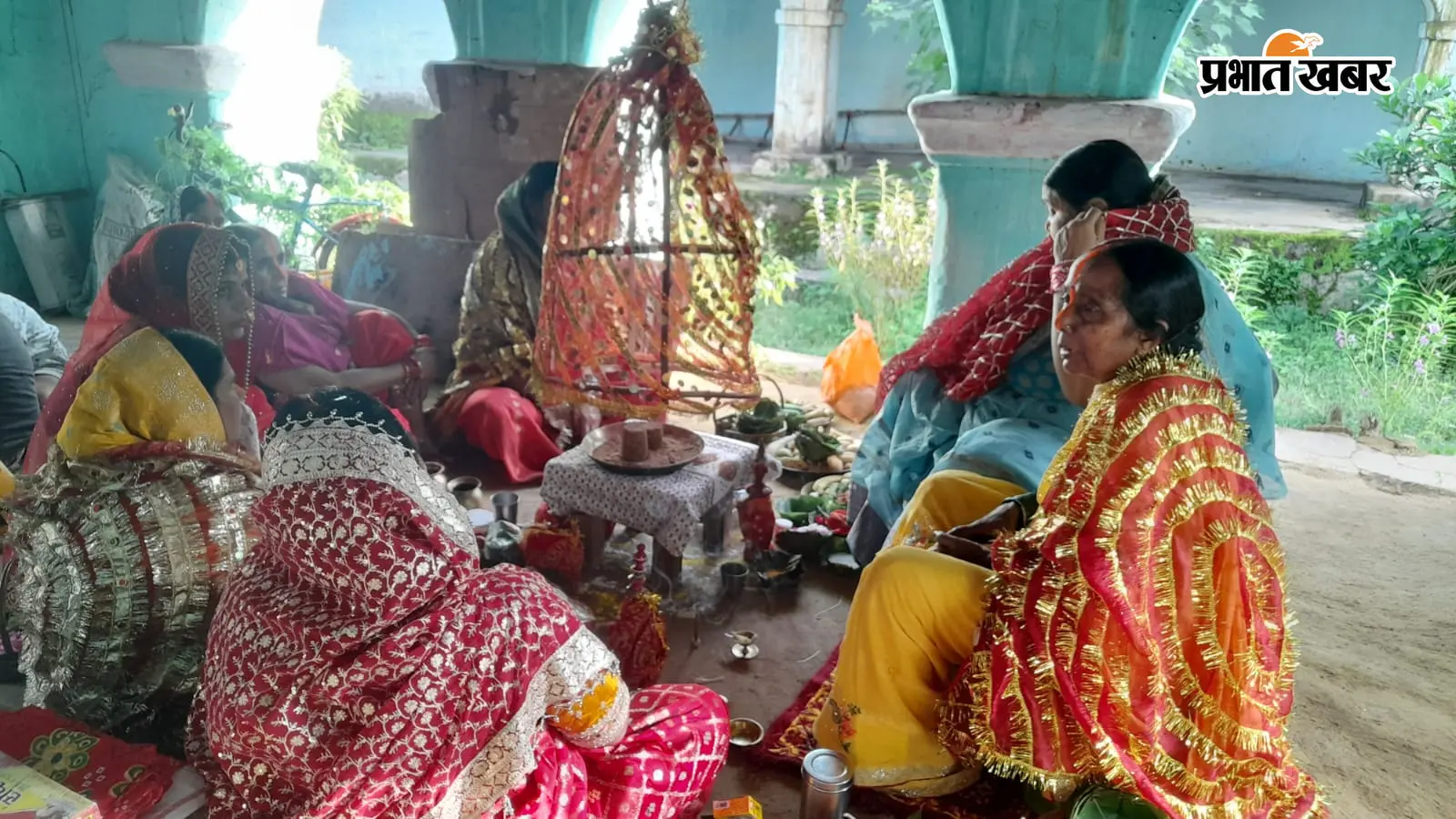 कर्रा के गांवों में गूंजे शिव-पार्वती के जयकारे, सुहागिनों ने रखा निर्जला तीज व्रत
