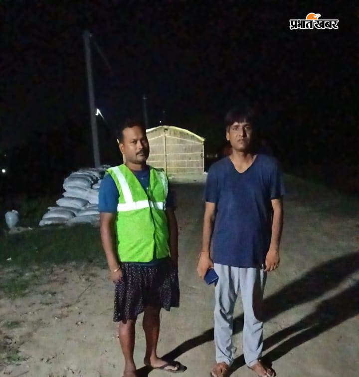 फोटो नं 19- गौसिया तटबंध पर निगरानी करते इंजीनियर | Prabhat Khabar Network