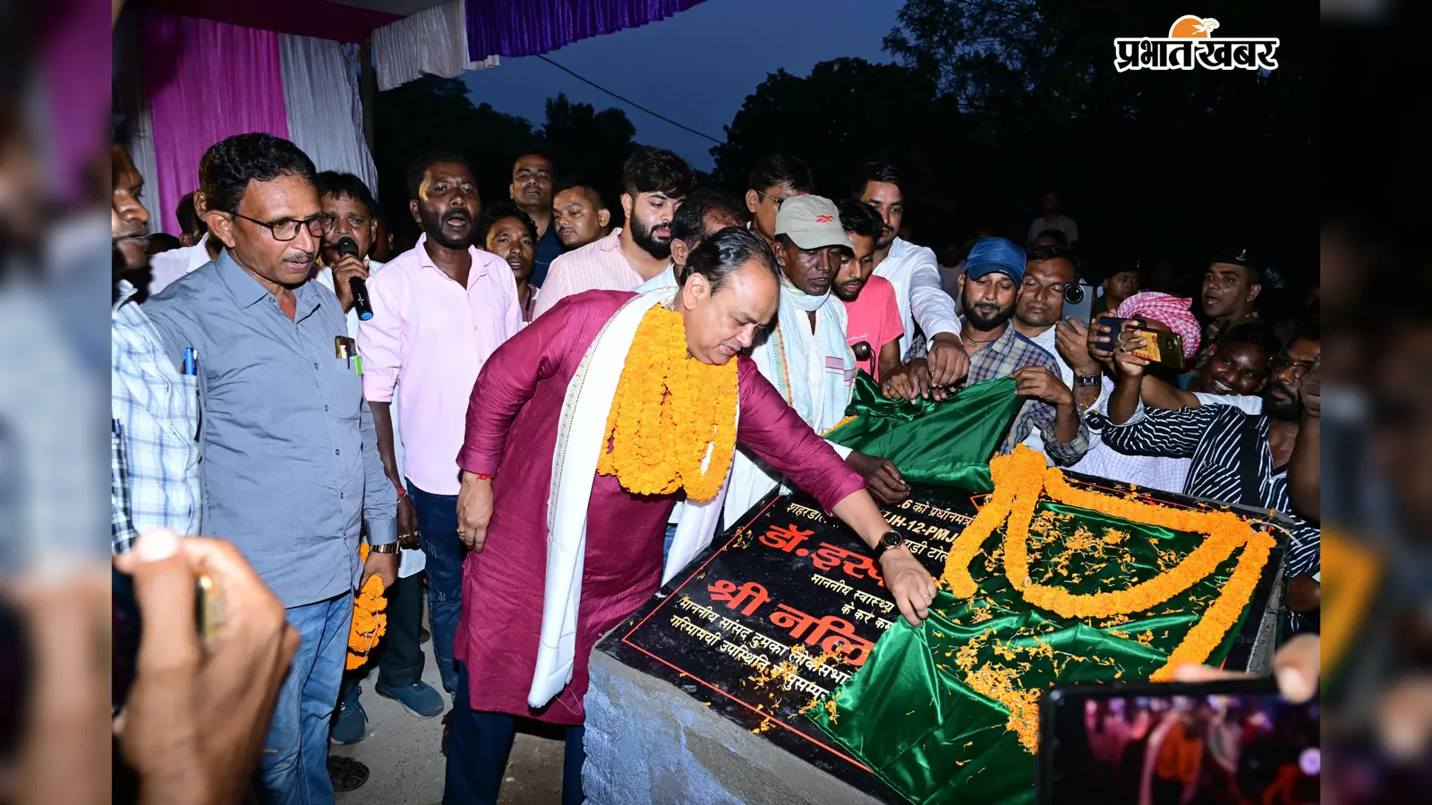 चंद्रढिपा पहाड़ी टोला की बदलेगी तस्वीर, पक्की सड़क का शुरू हुआ काम; मंत्री डॉ. इरफान अंसारी ने किया शिलान्यास