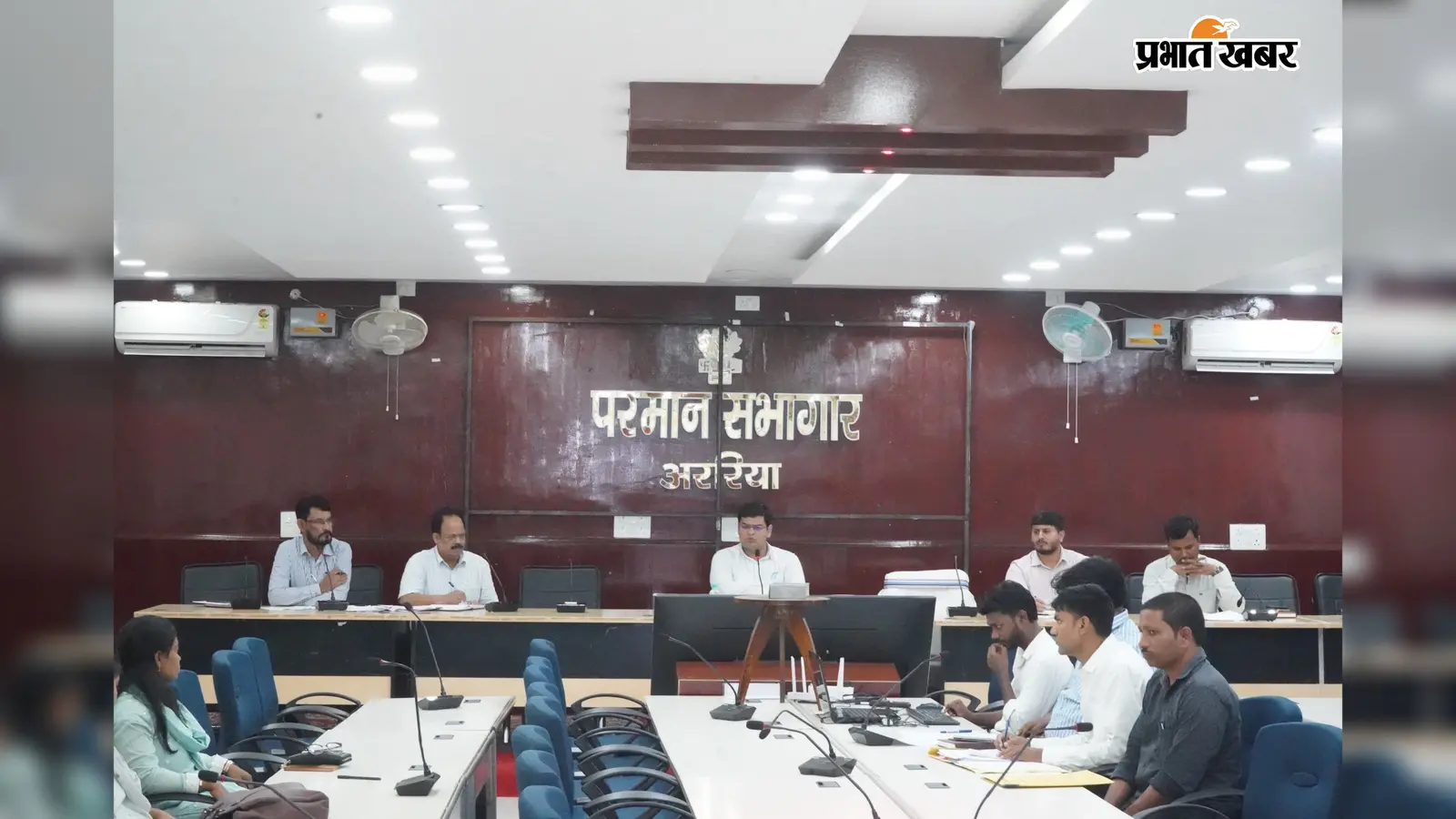 अररिया में PDS समीक्षा बैठक में DM का सख्त निर्देश: 100% e-KYC और नए राशन कार्ड का काम जल्द करें पूरा; खाद्यान्न डिस्पैच में न हो देरी