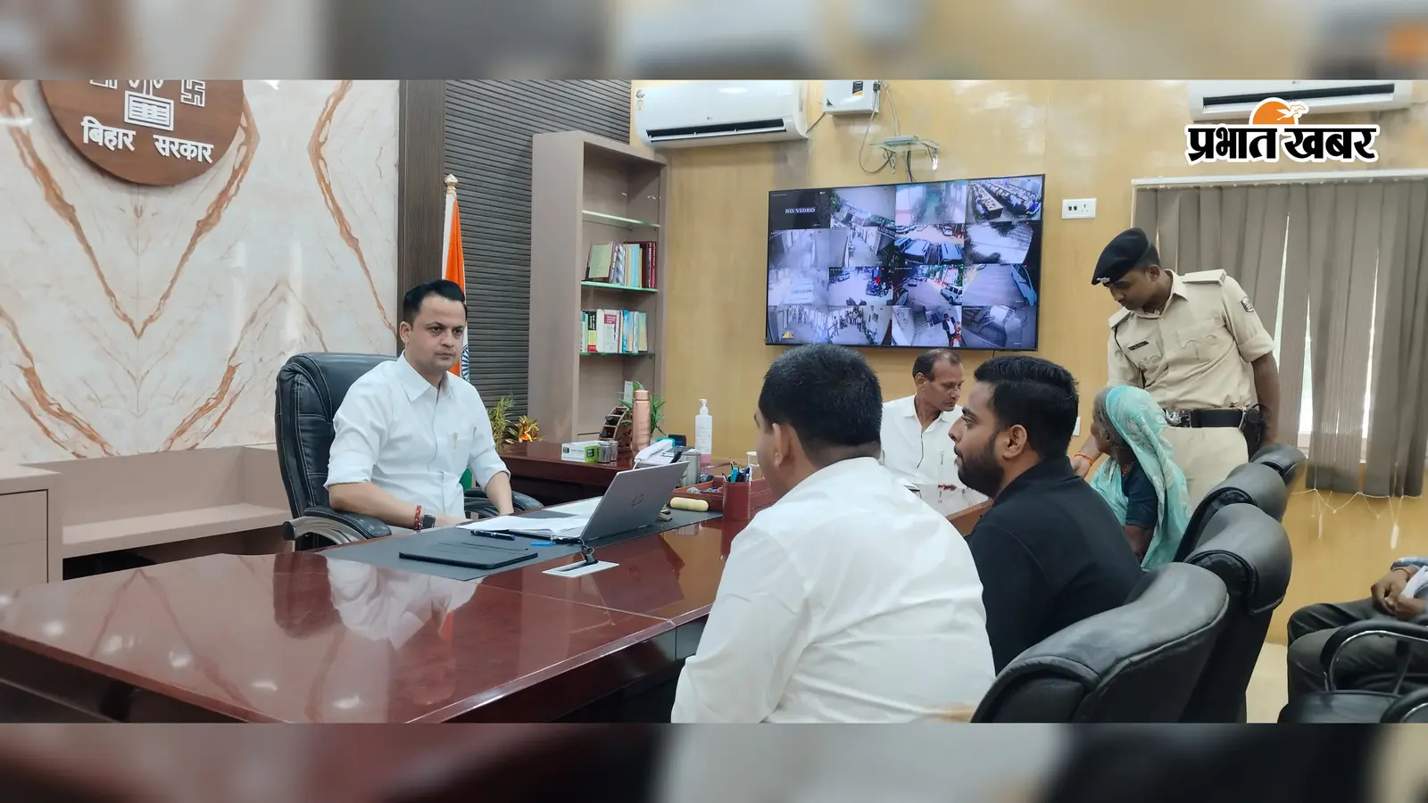 सेवा संकल्प अभियान को लेकर डीएम की समीक्षा बैठक, दीप जलाने से ड्रोन कवरेज तक बनी योजना