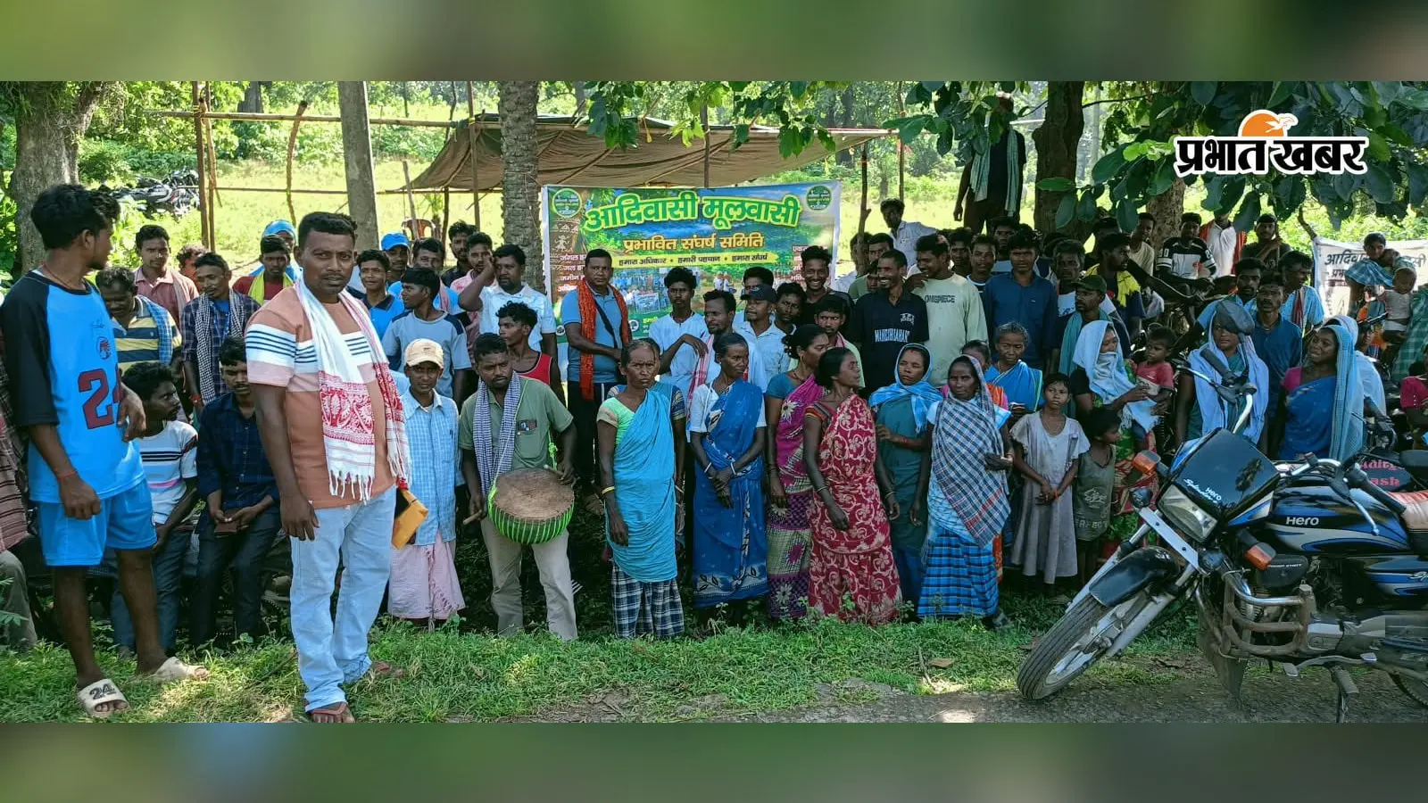जनसुनवाई नहीं तो कोयला ढुलाई नहीं! ग्रामीणों ने कंपनी के वाहनों का चक्का जाम किया