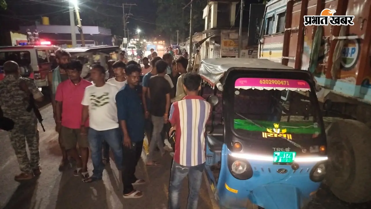 पेट्रोल पंप के पास टोटो और स्विफ्ट की जोरदार टक्कर, दोनों चालक बाल-बाल बचे