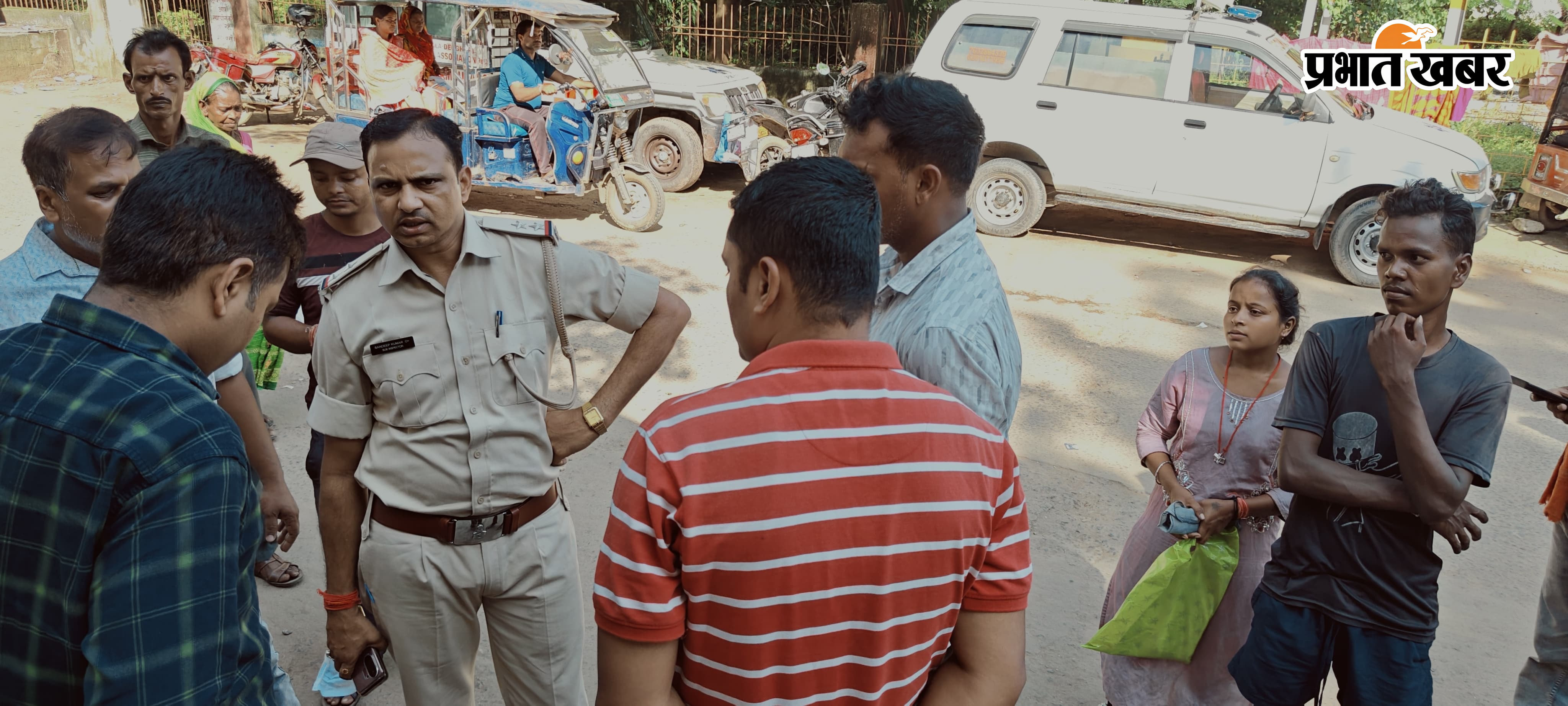 सदर अस्पताल स्थित बैद्यनाथधाम ओपी के पास सारवां थाना प्रभारी व अन्य | Prabhat Khabar Network