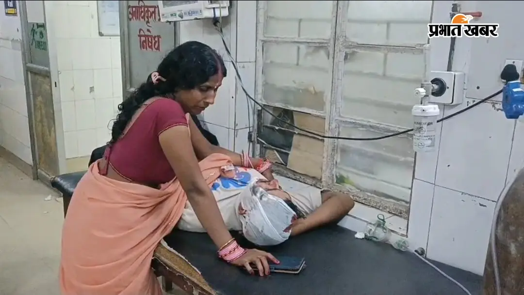 हाजीपुर: सिक्स लेन पुल पर कार और डंपर की आमने-सामने टक्कर, दो की मौत, तीन गंभीर