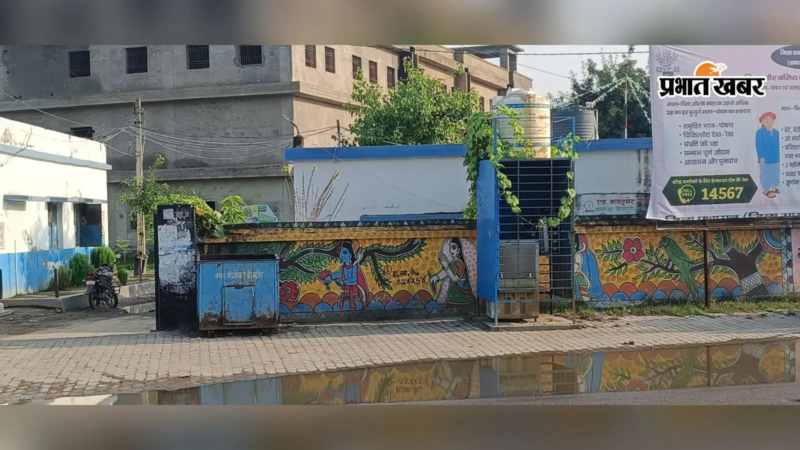बेलदौर में लाखों के वाटर एटीएम महीनों से बंद, अस्पताल आने वाले मरीजों को खरीदना पड़ रहा बोतलबंद पानी