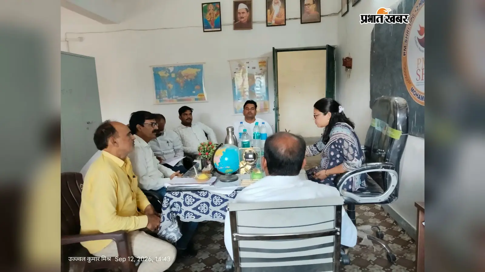 हुसैनाबाद के स्कूलों में निरीक्षण करने पहुंची उप सचिव, अव्यवस्था देख शिक्षकों को लगायी फटकार