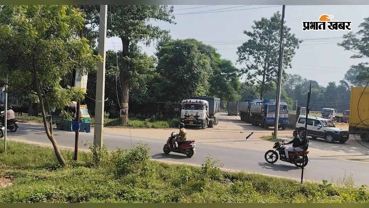 पतरातू-रांची मार्ग पर दुर्घटनाओं को न्योता दे रहा हनुमानगढ़ी मोड़, भारी वाहनों के कारण बना 'ब्लाइंड स्पॉट'