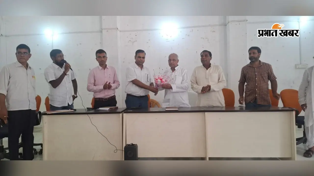 गोपालगंज के हथुआ में विकास योजनाओं की समीक्षा, विधायक रामसेवक सिंह बोले- अंतिम व्यक्ति तक पहुंचे योजनाओं का लाभ